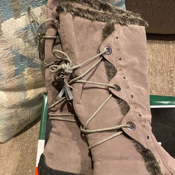 NIB Bucco knee Tall Fur Lined Boots - Picture 4 of 6